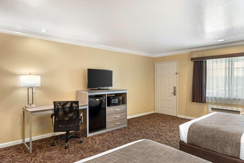 Best Western Hanford Inn Bilik gambar